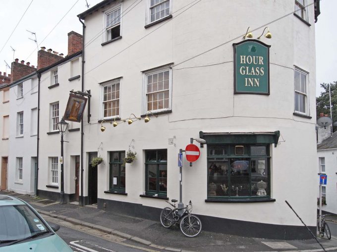 Hourglass Inn - Exeter